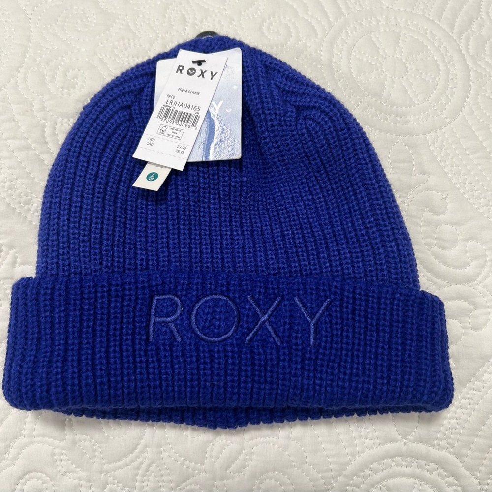 💙 ROXY Freja Beanie NWT (New With Tags) - Blue Bluing